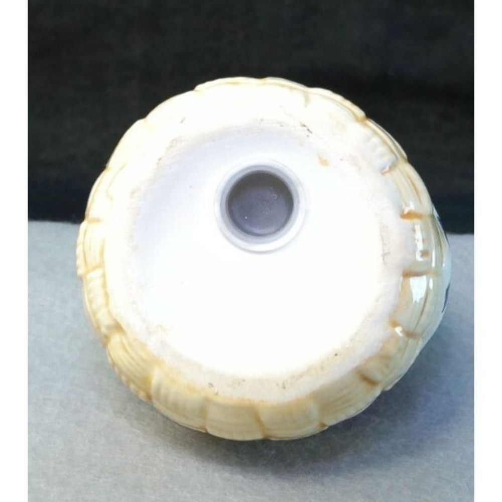 Susan Winget Ceramic Apple Basket Shaker - Hand Painted Salt Pepper 8 oz - Picture 5 of 6